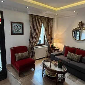Hotel Four Doors ***